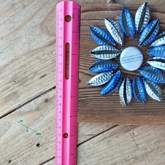 Homemade Bottle Cap Flower Wall Art 11 X5 - Picture 3 of 7